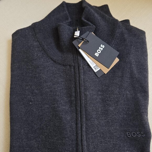 Brand New Hugo Boss Knit Gray Zip Up Men's Cardigan. Size Medium